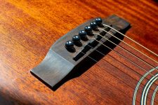 Vraag het de expert: is er een juiste manier om een zadel op een akoestische gitaar te plaatsen?